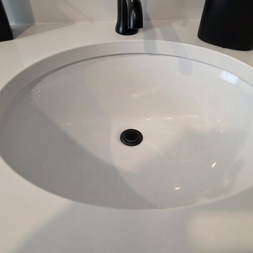Undermount Porcelain Sink in Quartz