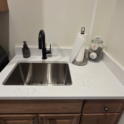Carrara Marmi Quartz in Laundry Room