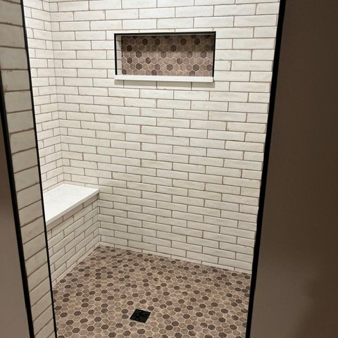 Bathrooms_Shower – Carrara Breve Quartz with an eased edge profile (2)